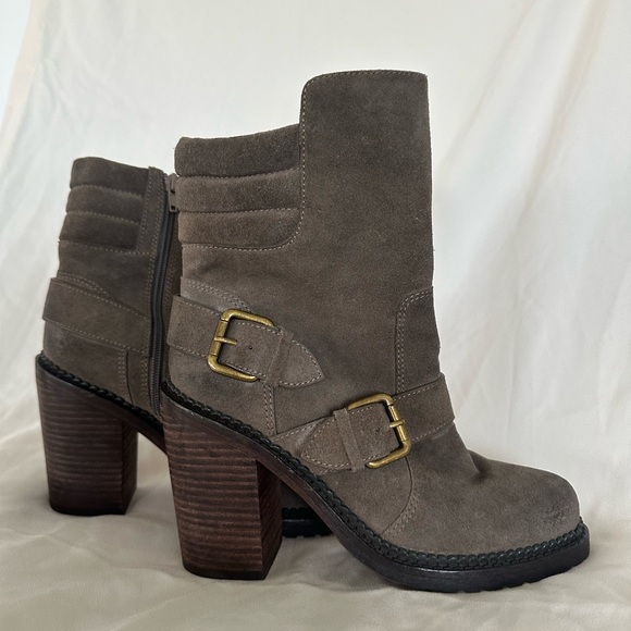 NWB JEAN MICHEL CAZABAT BROWN SUEDE GOLD BUCKLE ANKLE BOOTIE CHUNKY HEEL 9 - Picture 1 of 8